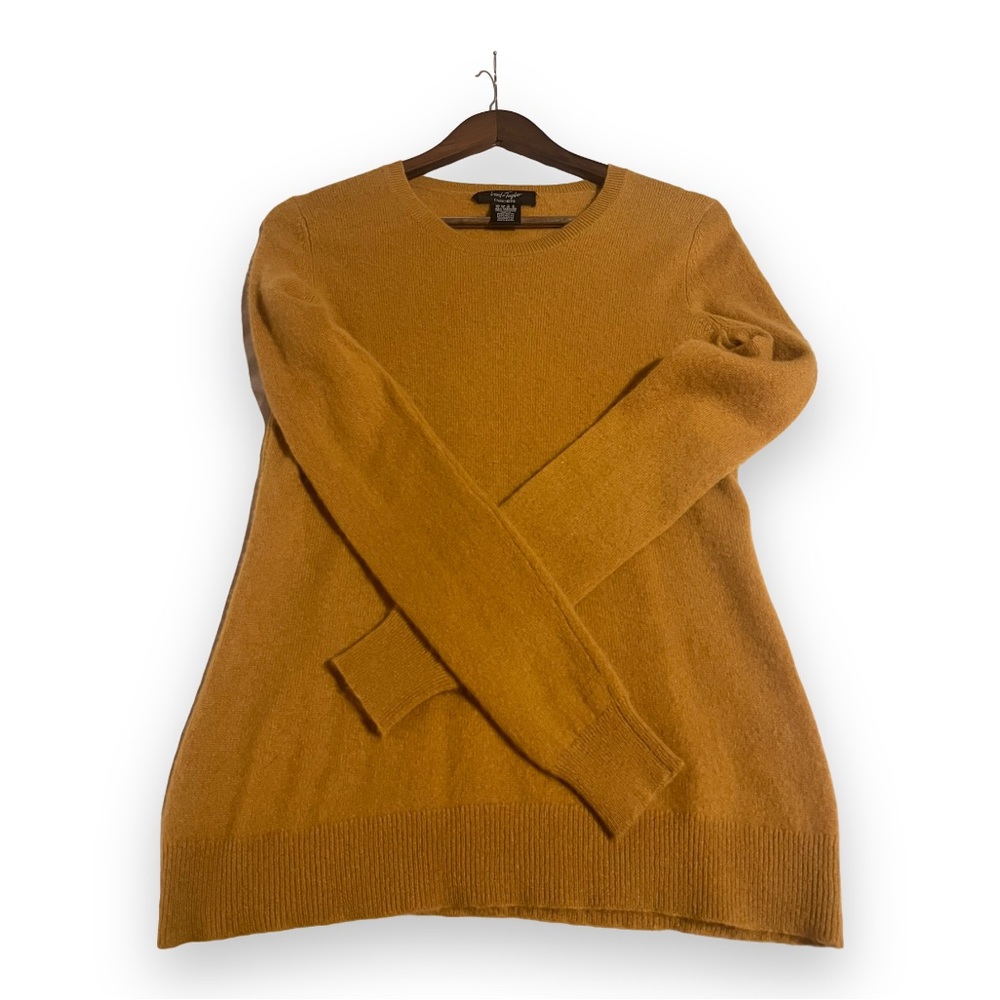 100% Cashmere crewneck sweater. Lord & Taylor. Size M.